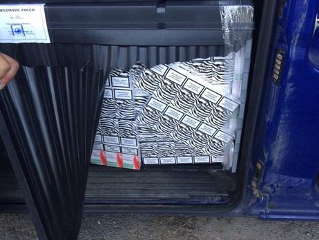 Погранслужба: В Закарпатье автомобиль с российскими дипномерами пытался провезти контрабанду