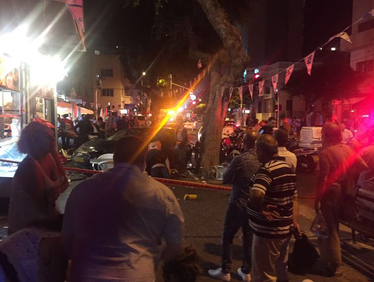 В центре Тель-Авива автомобиль врезался в ресторан, трое погибших