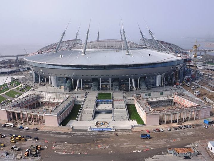  В Санкт-Петербурге ветер снес крышу стадиона, строящегося к ЧМ-2018