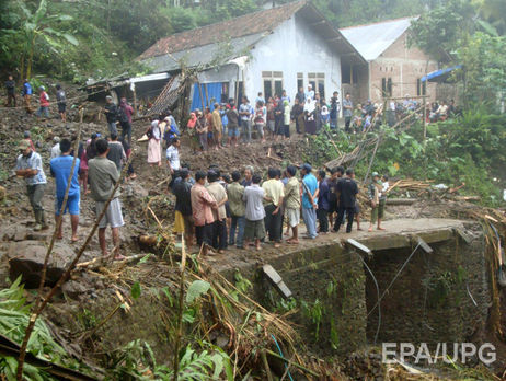 В Индонезии более 35 человек стали жертвами наводнений и оползней
