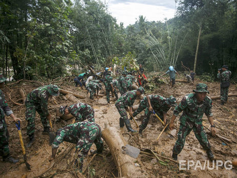 В Индонезии ливни привели к жертвам и разрушениям. Фоторепортаж