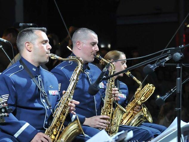 Джаз-бэнд оркестра ВВС США в Европе выступил у ратуши в Минске. Видео
