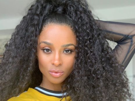 Сиара показала тело в 