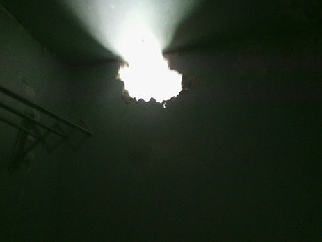 Полиция: В результате обстрела боевиками многоэтажки в Красногоровке ранены две женщины