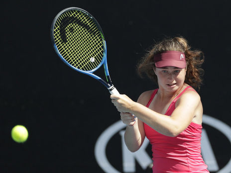 Украинская теннисистка Снигур победила россиянку и вышла в полуфинал юниорского итогового турнира