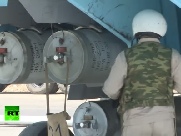 Российский телеканал RT заявил, что вырезал кадры с кассетными бомбами с видео о Сирии "из соображений безопасности"