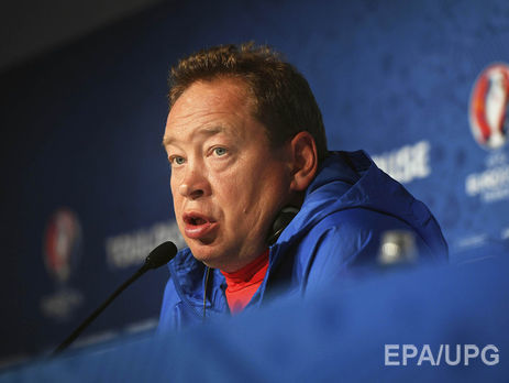 Тренер сборной России подал в отставку после вылета с Евро 2016