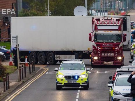 В Великобритании задержали двух подозреваемых в непредумышленном убийстве 39 человек