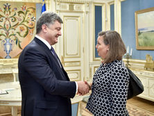 Порошенко и Нуланд обсудили реформы в Украине и выполнение Минских соглашений
