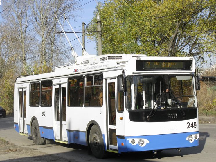 В Уфе пьяный мужчина угнал троллейбус, но через три метра врезался в автобус