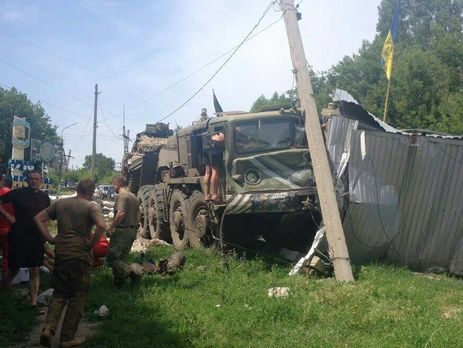 В зоне АТО тягач протаранил блокпост: погиб боец 