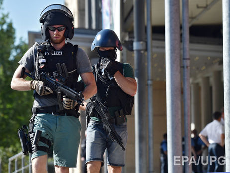 Полиция Германии застрелила мужчину, который напал на кинотеатр. Фоторепортаж