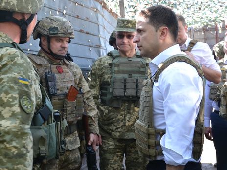 В штабе ООС заявили, что люди, которые общались с Зеленским в Золотом, находятся там с оружием нелегально