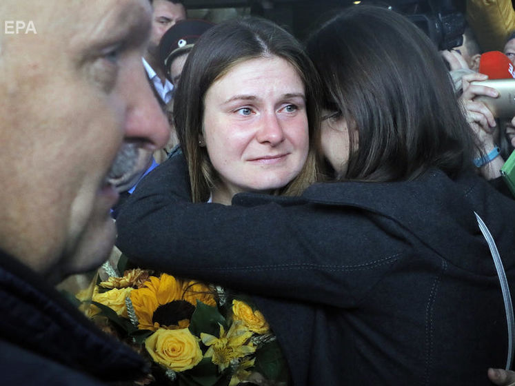 Освобожденная из тюрьмы в США россиянка Бутина прилетела в Москву