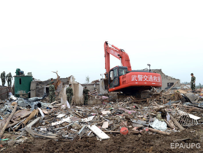 Количество жертв торнадо и ливней в Китае достигло 98