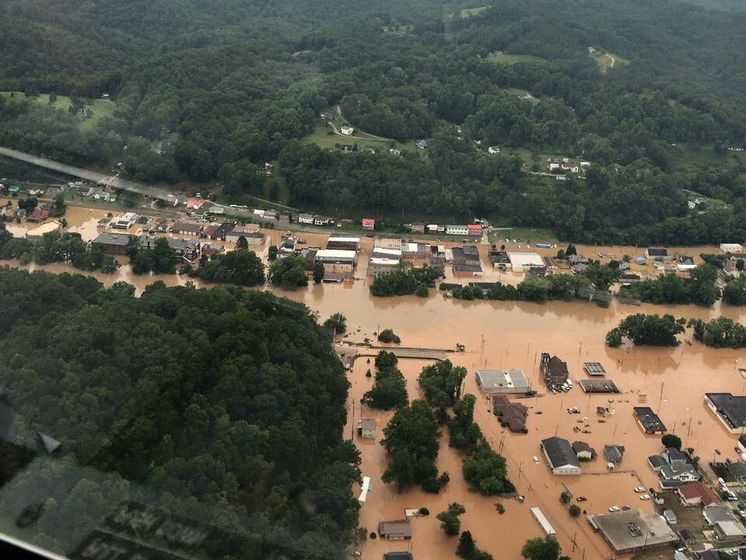 В США масштабное наводнение унесло жизни 23 человек
