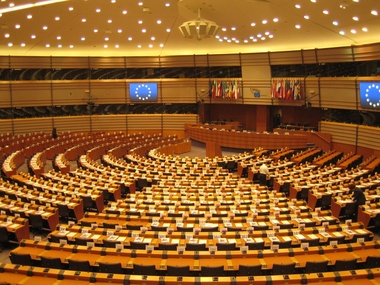 ЕС принял резолюцию по упрощению визового режима и многомиллиардной помощи Украине