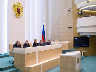 СМИ: Совет Федерации с нарушением регламента разрешил Путину ввести войска в Украину