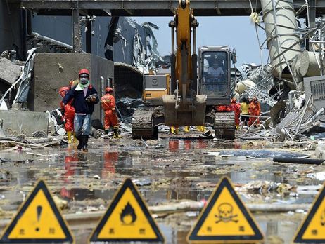 В Китае их цехов разрушенного торнадо завода вывезли опасные химикаты. Фоторепортаж