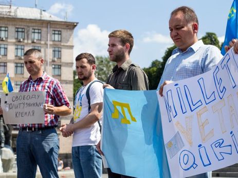 В Киеве на Майдане активисты требовали освободить крымских узников. Фоторепортаж