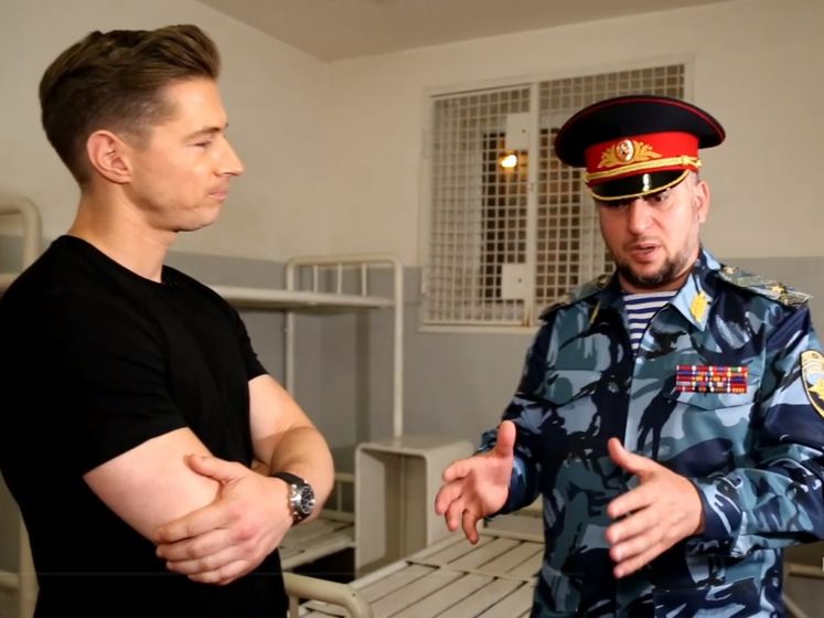 Британский журналист совершил каминг-аут перед главой полиции Чечни в "тюрьме для геев"