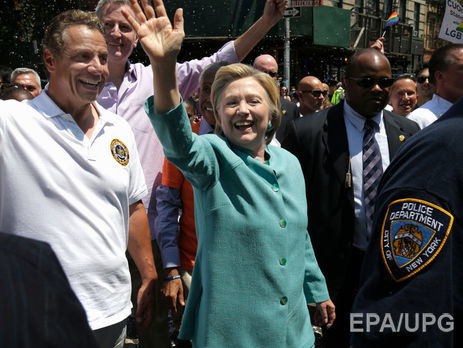 Клинтон присоединилась к гей-прайду в Нью-Йорке. Фоторепортаж
