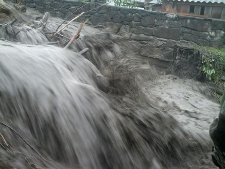 В Закарпатье после аномального дождя селевой поток затопил высокогорные села. Фоторепортаж