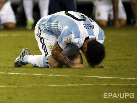 Плачущий Месси: реакция футболиста на проигрыш сборной Аргентины стала интернет-мемом