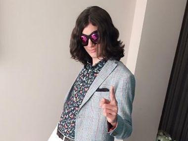 Старший сын Билык Глеб играет на барабанах