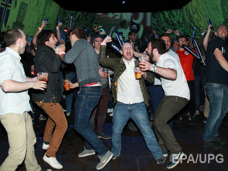 Английские болельщики устроили в Париже беспорядки после вылета их сборной с Евро 2016