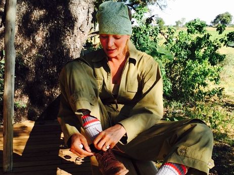 Турман опубликовала собственное фото после падения с лошади