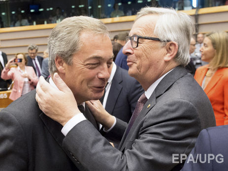 Юнкер – британскому депутату Европарламента, стороннику Brexit Фараджу: Почему вы вообще здесь?