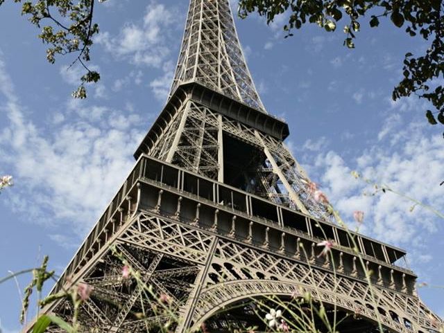 Эйфелеву башню временно закрыли для туристов из-за массовой забастовки