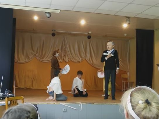 Дети в Челябинске поставили спектакль, как Путин вслед за Крымом хочет присоединить Аляску. Видео
