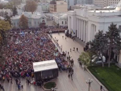 Под Верховной Радой учителя устроили предупредительную акцию протеста. Видео