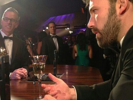 ﻿П'яного Аффлека в масці зняли на вулиці