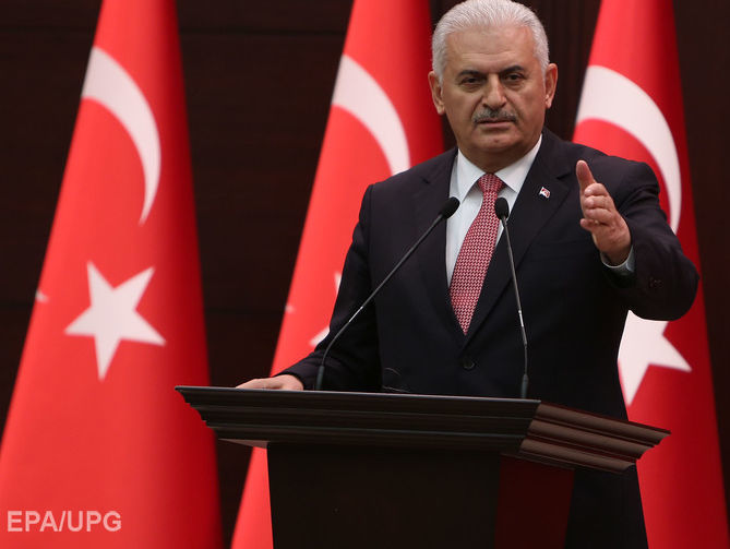 Премьер-министр Турции: Террористы открыли стрельбу в аэропорту, когда поняли, что не пройдут контроль на входе