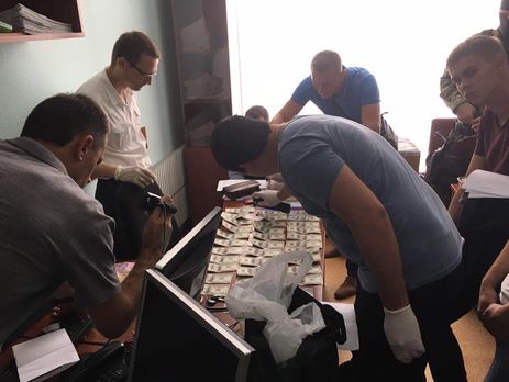 Антон Геращенко: В Харьковском горсовете обыски, полиция задержала на взятке двух чиновников