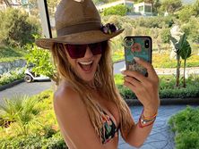 Никитюк поплавала под водой