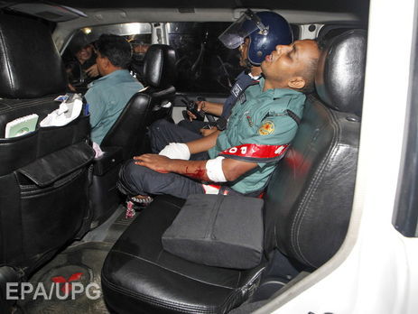 Полиция Бангладеш штурмом взяла ресторан, в котором бандиты удерживали заложников-иностранцев