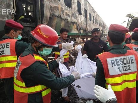 ﻿У Пакистані внаслідок пожежі в поїзді загинуло 73 людини