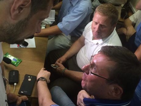 Луценко прибыл в Печерский суд и поддержал от прокуратуры ходатайство защиты об изменении меры пресечения Лыхолиту