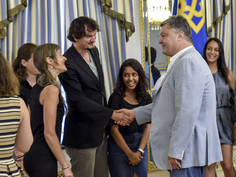 Порошенко: Один из шагов, который мы должны сделать на пути в Европу, – обучение украинцев английскому