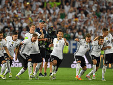 Германия победила Италию в драматической серии пенальти и вышла в полуфинал Евро 2016