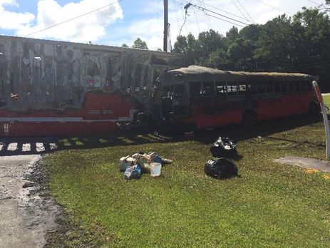 В США столкнулись автобус и грузовик, погибли пять человек