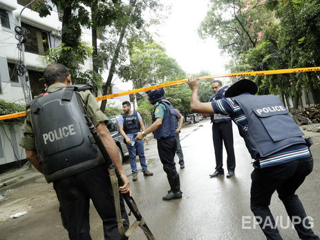 Глава МВД Бангладеш: Террористы, захватившие заложников в ресторане, не были связаны с ИГИЛ