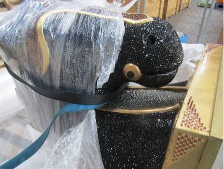 В Новую Зеландию пытались ввезти крупную партию кокаина, спрятанную в украшенной бриллиантами статуе лошади