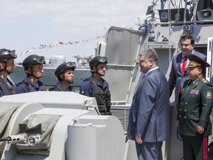Порошенко передал ВМС Украины два катера, способных ликвидировать надводные и воздушные цели