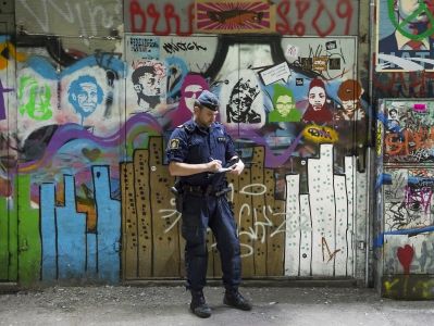 Посетительницы фестиваля в Швеции заявили в полицию о массовых сексуальных домогательствах