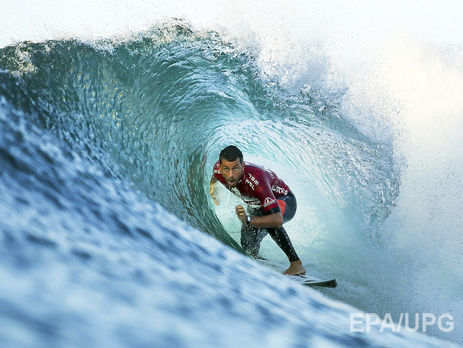 В Южной Африке проходят соревнования серферов World Surf League. Фоторепортаж
